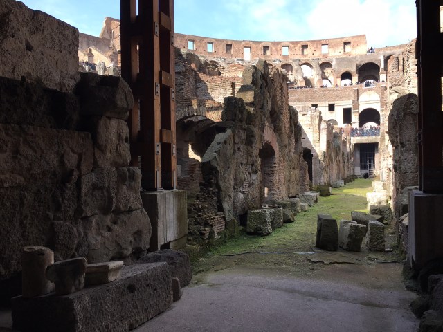 Sotto il coloseo